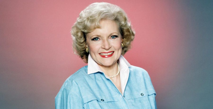 Betty+White+poses+for+a+portrait+in+the+mid-1980s%2C+when+she+starred+in+the+hit+sitcom+The+Golden+Girls.
