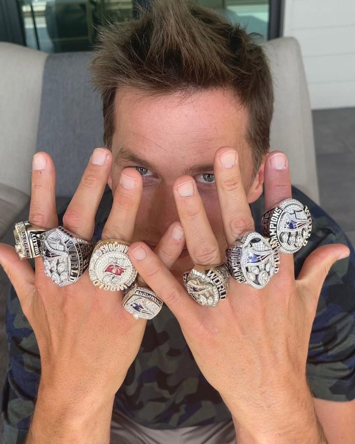 Tom Brady Shows Off 7 Super Bowl Rings.