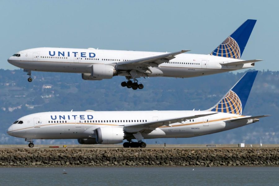 A+United+Airlines+Boeing+777+%28top%29+and+a+United+Airlines+Boeing+787+Dreamliner.+These+two+widebody+aircraft+will+not+see+the+tarmac+of+JFK+anytime+soon.