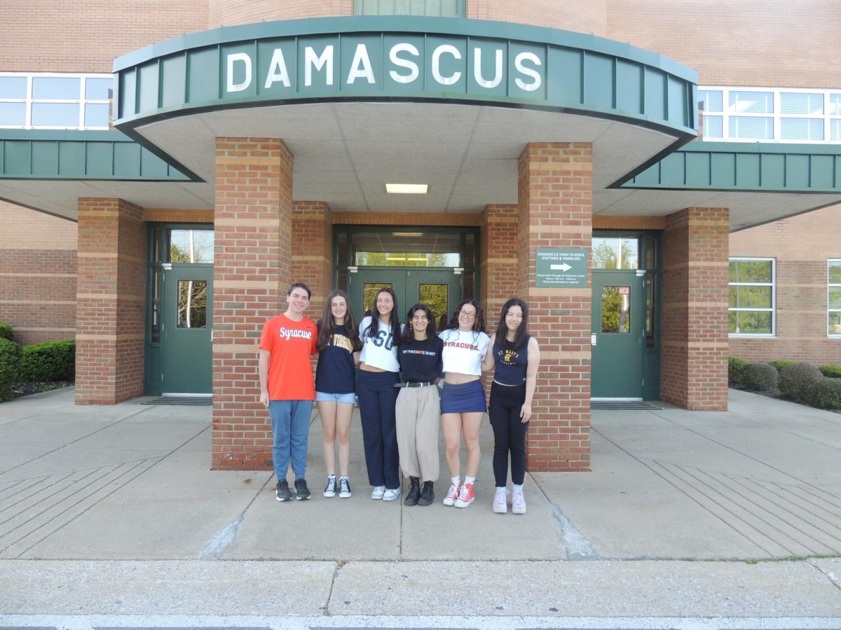 The 2026 Seniors posed beneath the Damascus entrance